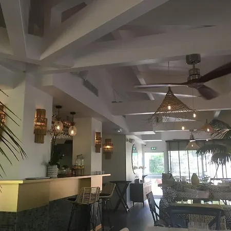 מלון La Piscine 4*