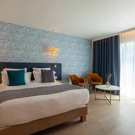 מלון La Piscine 4*