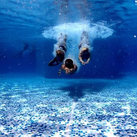 La Piscine Ξενοδοχείο 4*