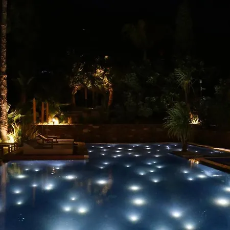מלון La Piscine 4*