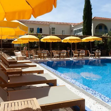 La Piscine Le Lavandou