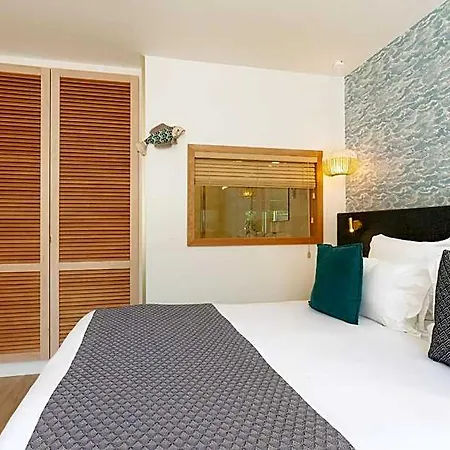 La Piscine Hotel