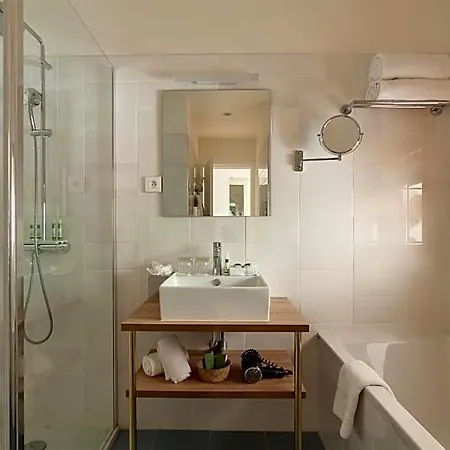 La Piscine 4*