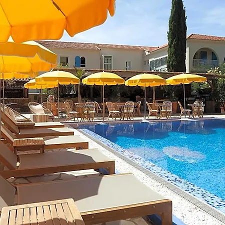 La Piscine 4* Le Lavandou