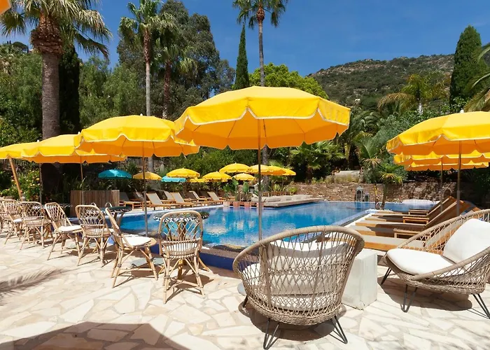 La Piscine Ξενοδοχείο 4*