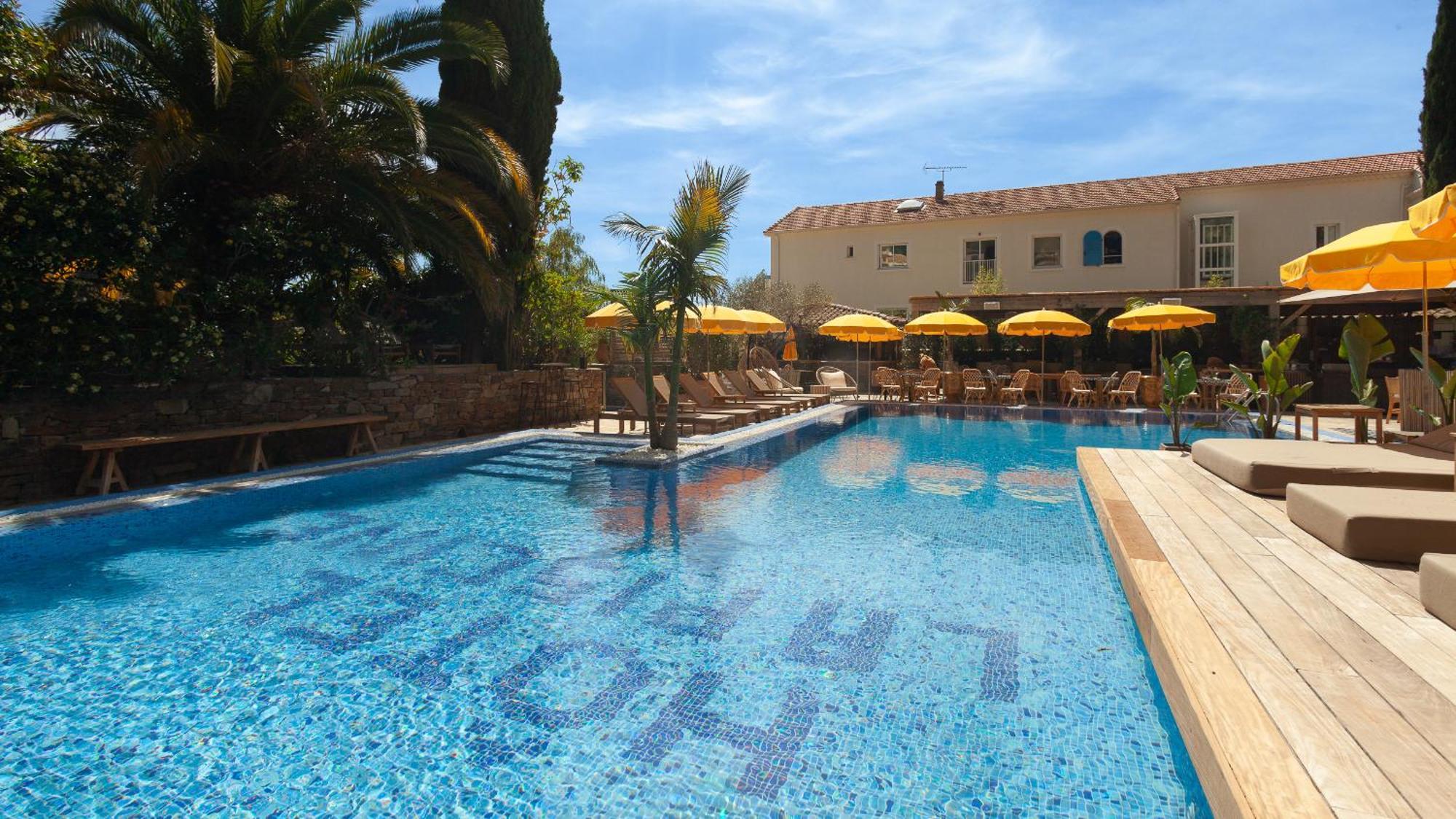 フランス、ル・ラヴァンドゥーのLa Piscineというホテルを今予約。2026